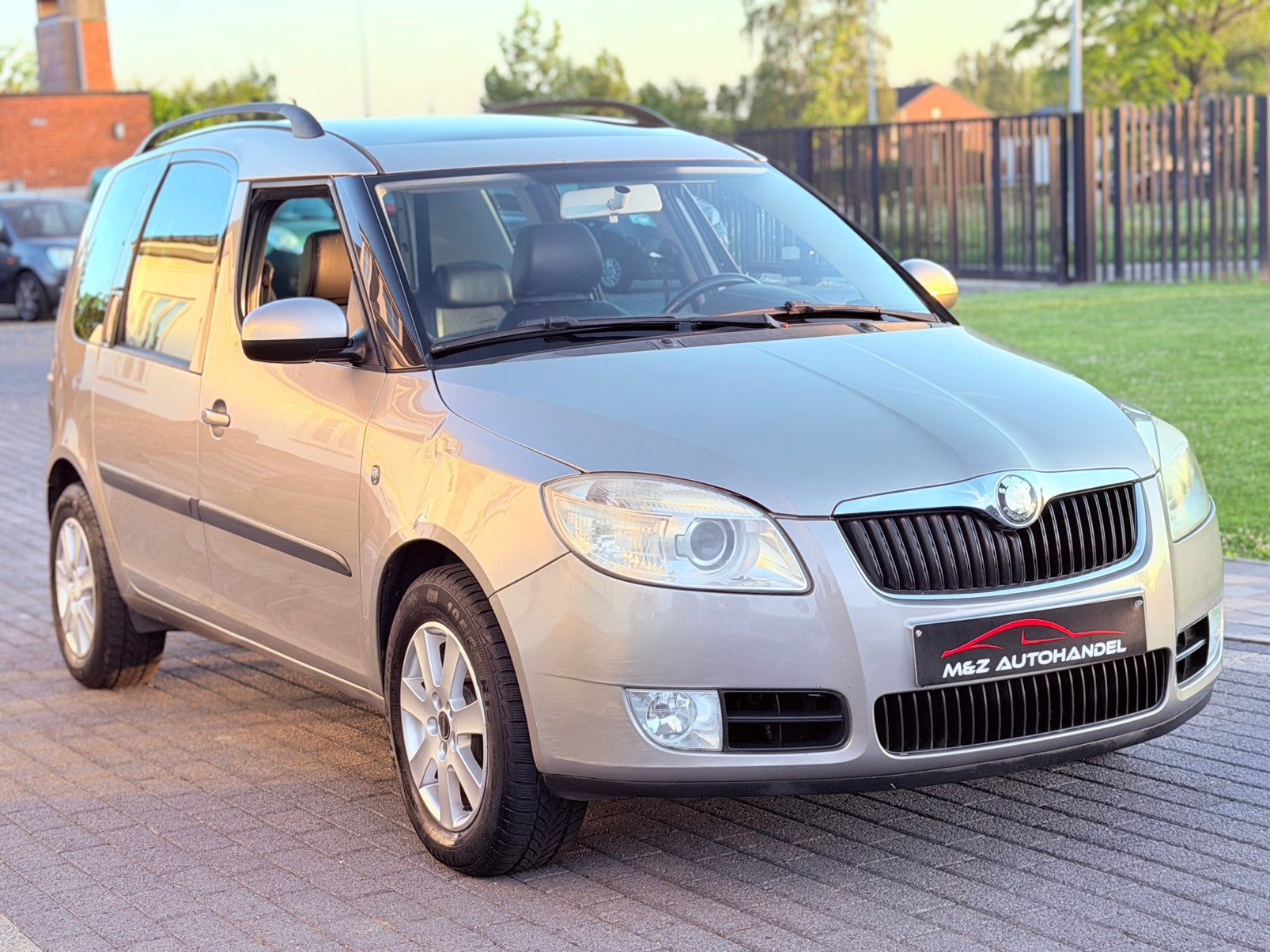 Skoda Roomster 1.6i Benzine * Automaat * Pano dak * Leder, Auto's, Automaat, Monovolume, Bruin, 1600 cc