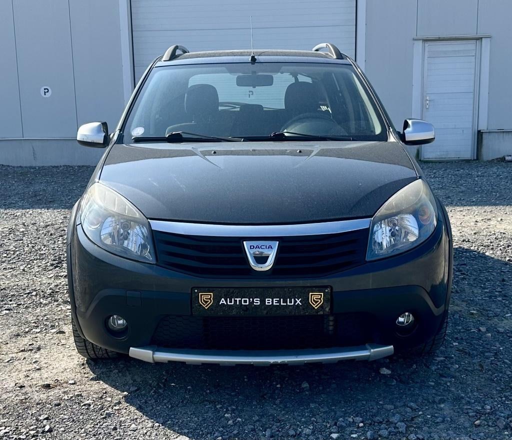 Dacia Sandero Stepway 1.6i Stepway / AIRCO /, Voorwielaandrijving, Euro 5, Stof, Zwart