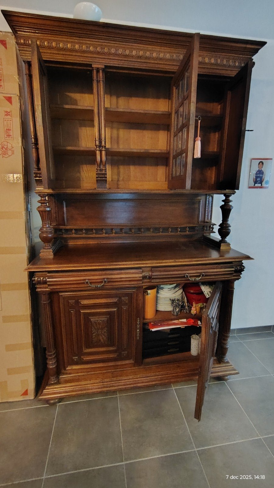 Ancienne armoire ancienne en bois bien entretenue, Enlèvement