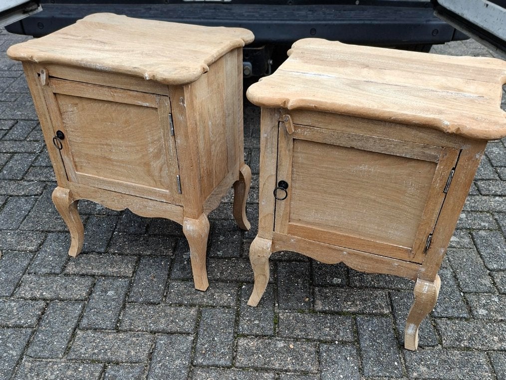 TWEE MASIEVE NACHTTAFELS, Huis en Inrichting, Gebruikt, 45 tot 65 cm, Hout, 55 tot 70 cm