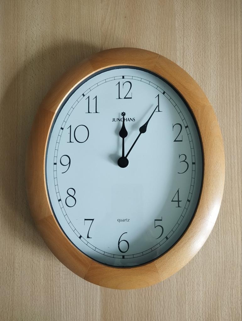 Horloge murale impeccable, cadre en bois, de marque Junghans, Enlèvement, Horloge murale