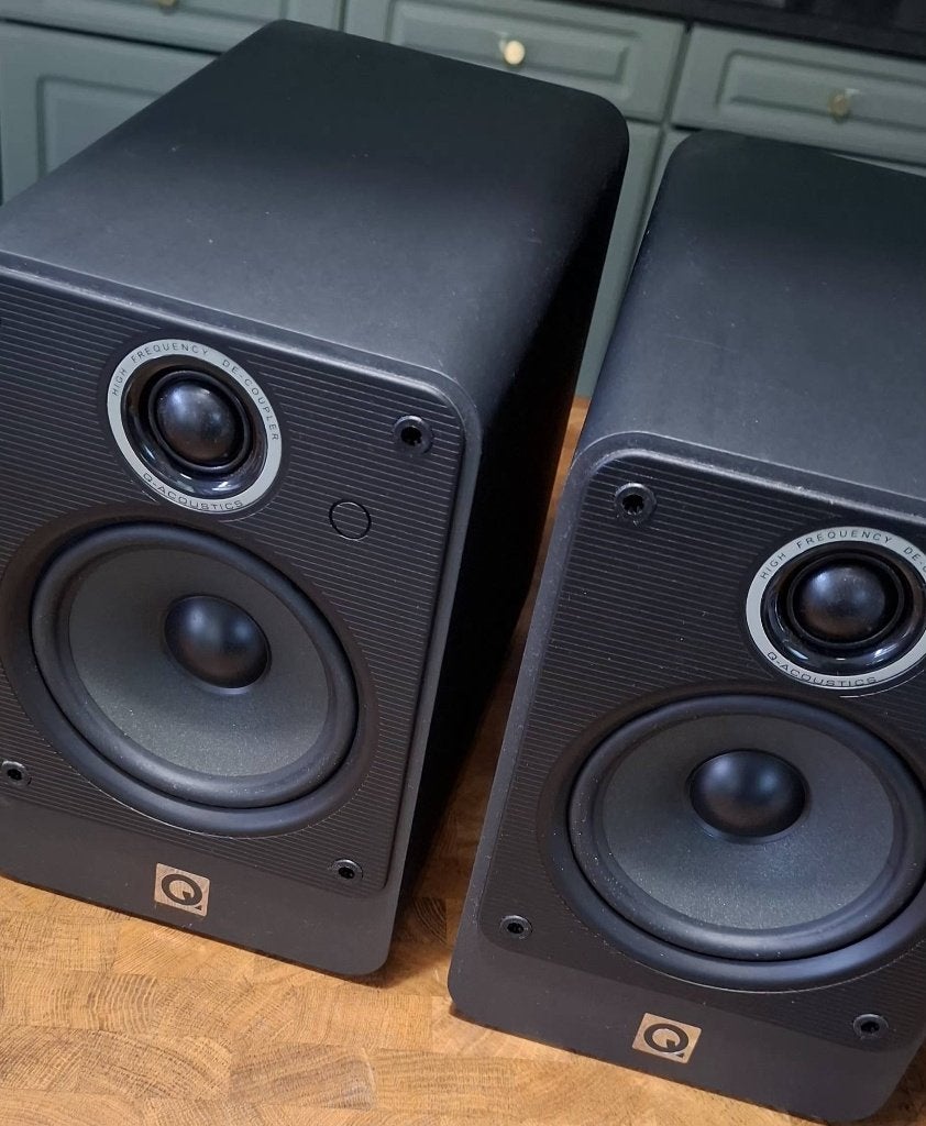 Q Acoustics 2020i – set, TV, Hi-fi & Vidéo, Enlèvement ou Envoi, 60 à 120 watts, Comme neuf, Enceinte d'étagère