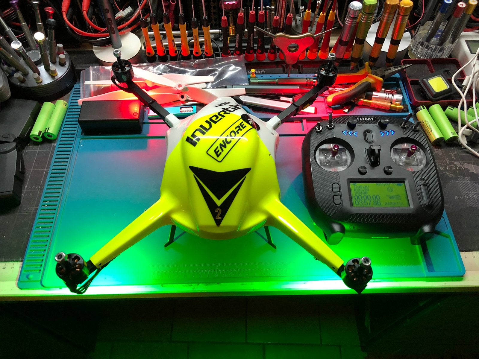 Invertix 400 3D met zender 2.4 ghz alles is nieuw, Hobby en Vrije tijd, Ophalen of Verzenden, Nieuw, Elektro, Quadcopter of Multicopter