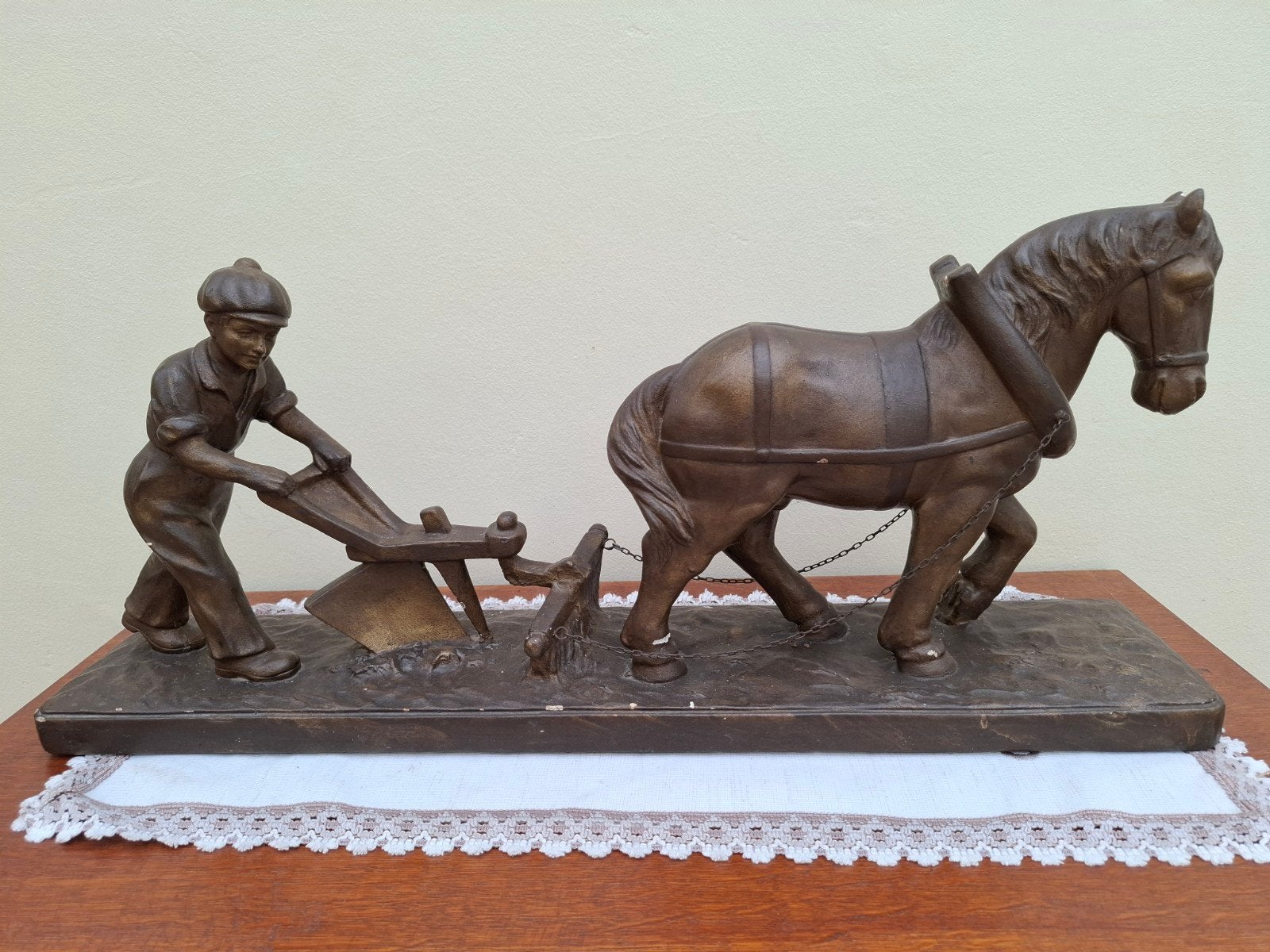 Image d'un fermier avec cheval et charrue, Antiquités & Art, Enlèvement, Statue