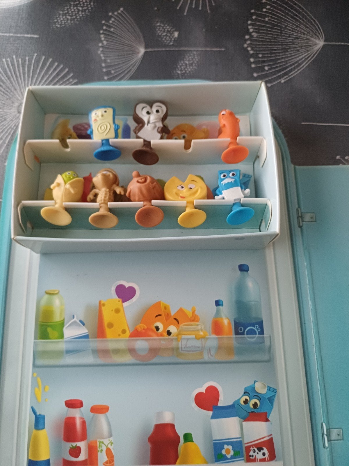 De eerste sticky set, Elektronische apparatuur, Koelkasten en IJskasten, Ophalen