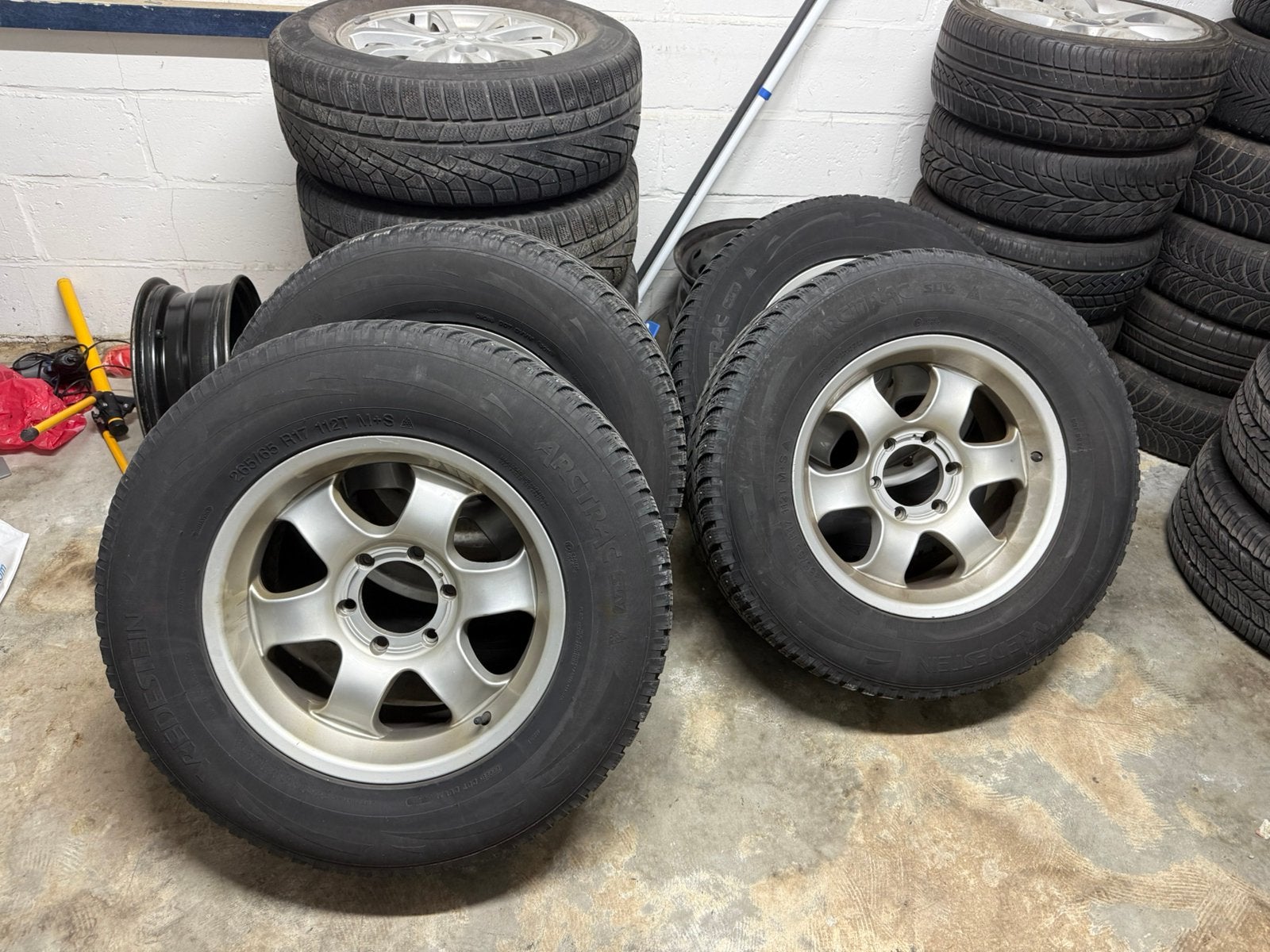 Winter Banden 265/65/17 land cruiser, Auto-onderdelen, Banden en Velgen, Ophalen, Band(en)