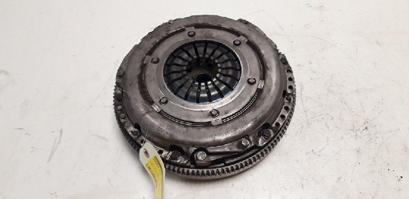 VOLANT MOTEUR BI-MASSE Volkswagen Golf VII (AUA), Autos : Pièces & Accessoires, Moteurs & Accessoires, Utilisé, Volkswagen
