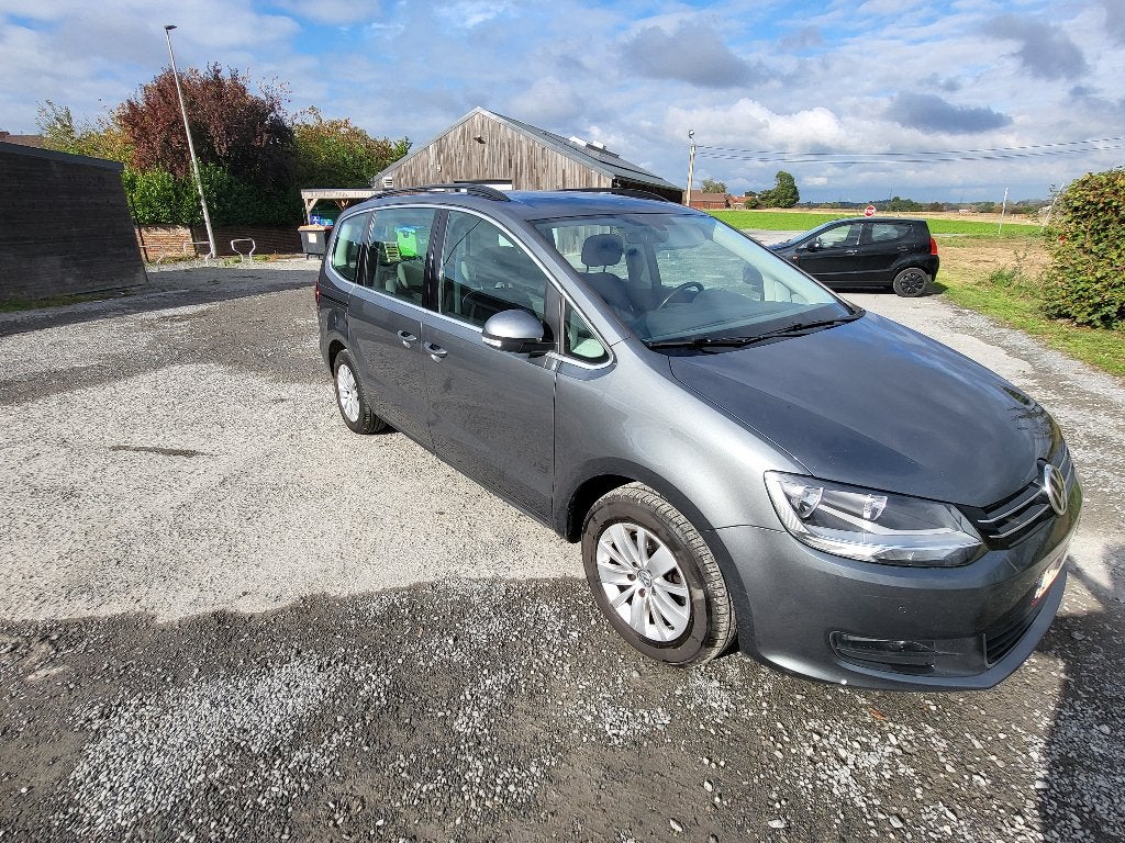 VW Sharan 2.0 TDi - 2018 (euro 6d), Auto's, Voorwielaandrijving, Dealer onderhouden, 4 cilinders, Leder en Stof