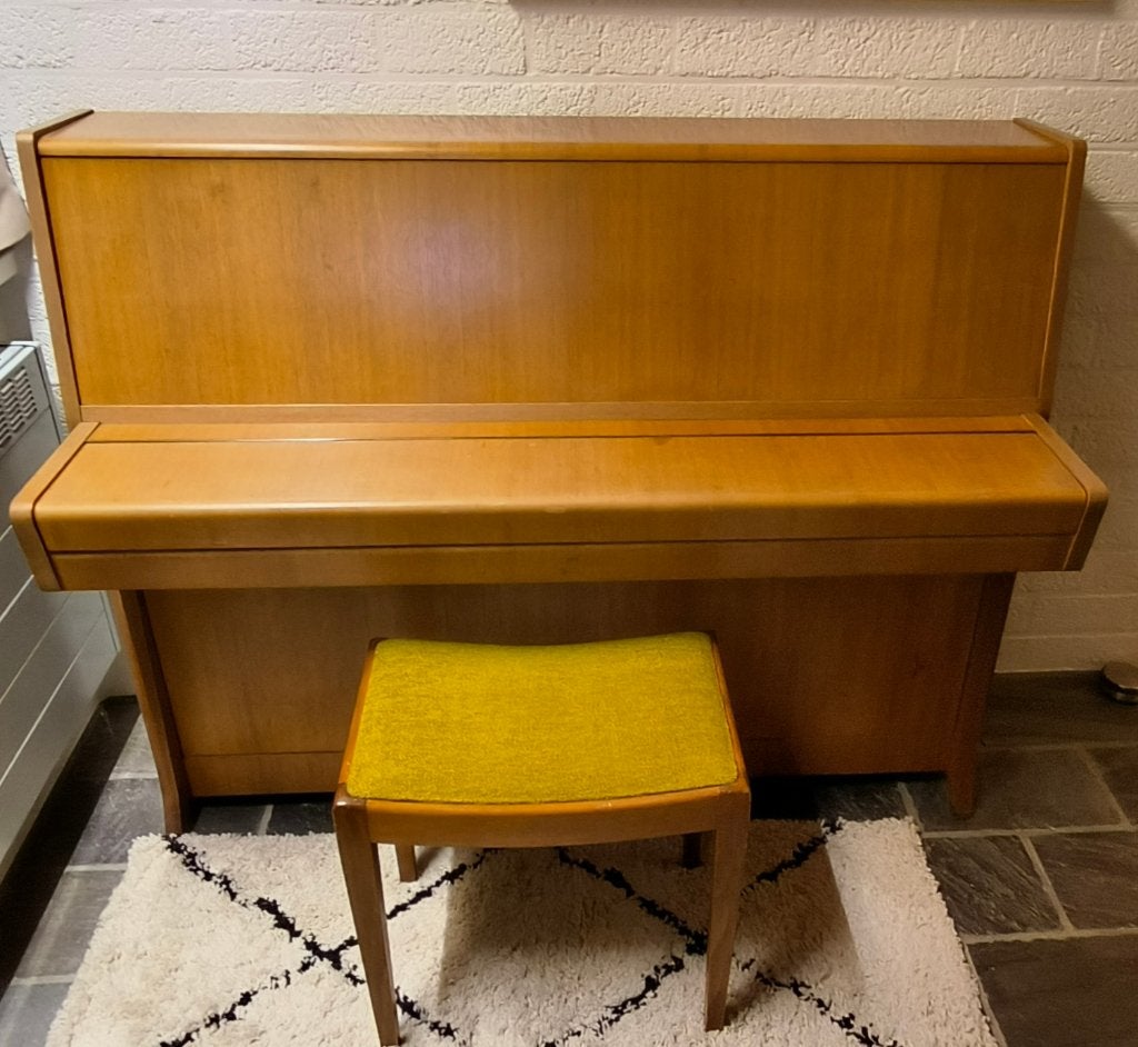 Prachtige vintage Petrof piano in lichte houtkleur en kruk, Enlèvement, Utilisé, Brun, Piano