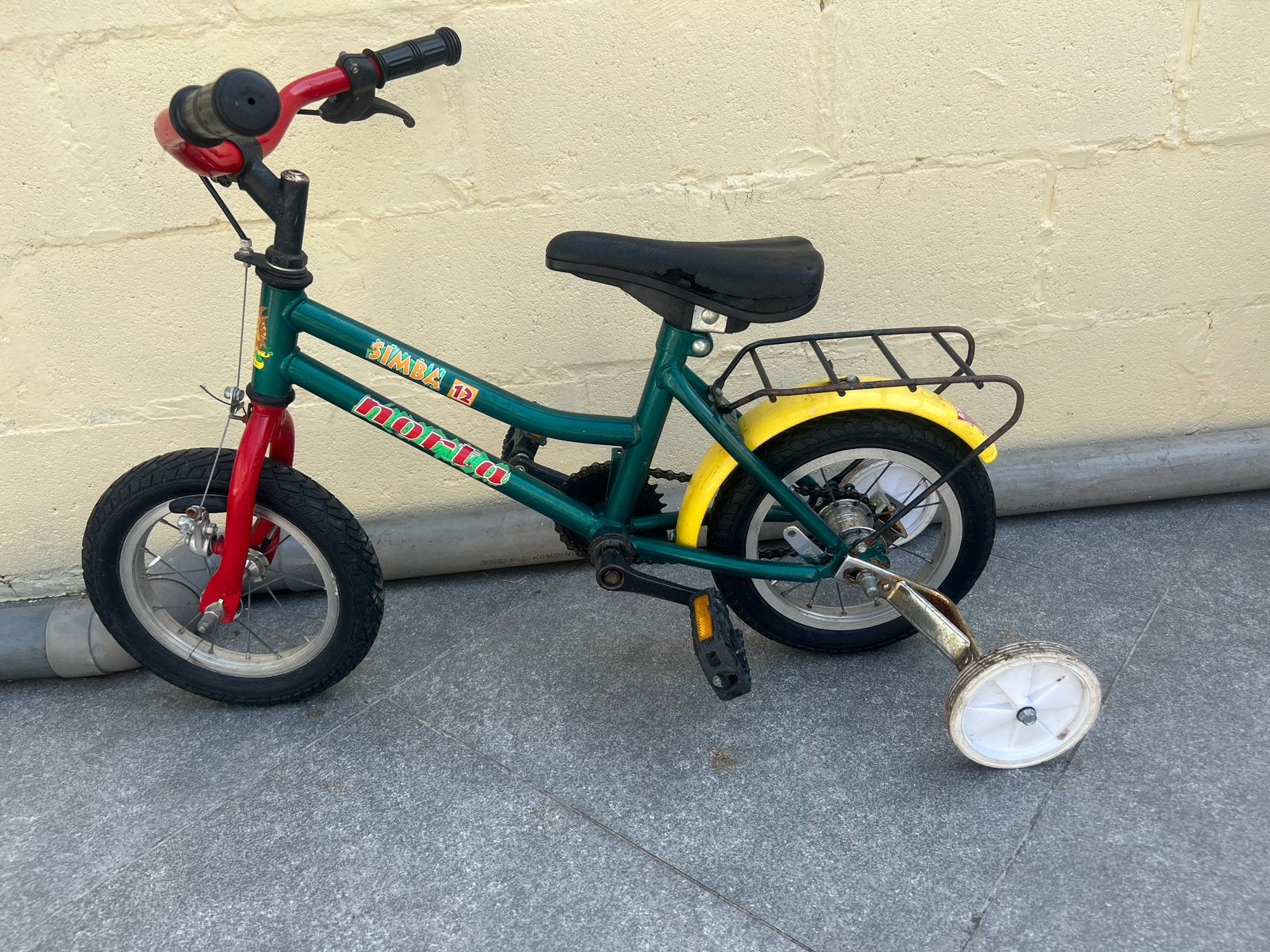 Vélo enfant 15€ à réparer pneu arrière, Vélos & Vélomoteurs, Enlèvement, Utilisé, Moins de 16 pouces