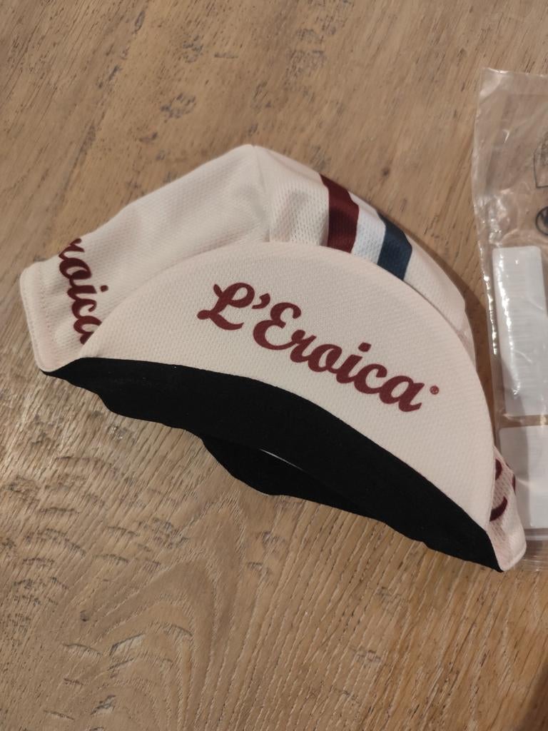 Casquette Eroïca neuve. Voir photos.
Envoi possible., Enlèvement ou Envoi