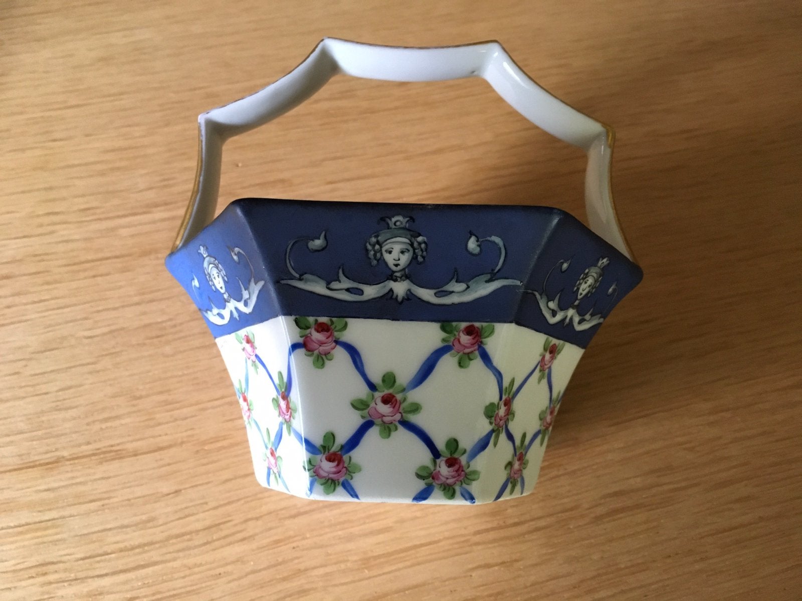 Corbeille en porcelaine de Limoges, Antiquités & Art, Enlèvement ou Envoi