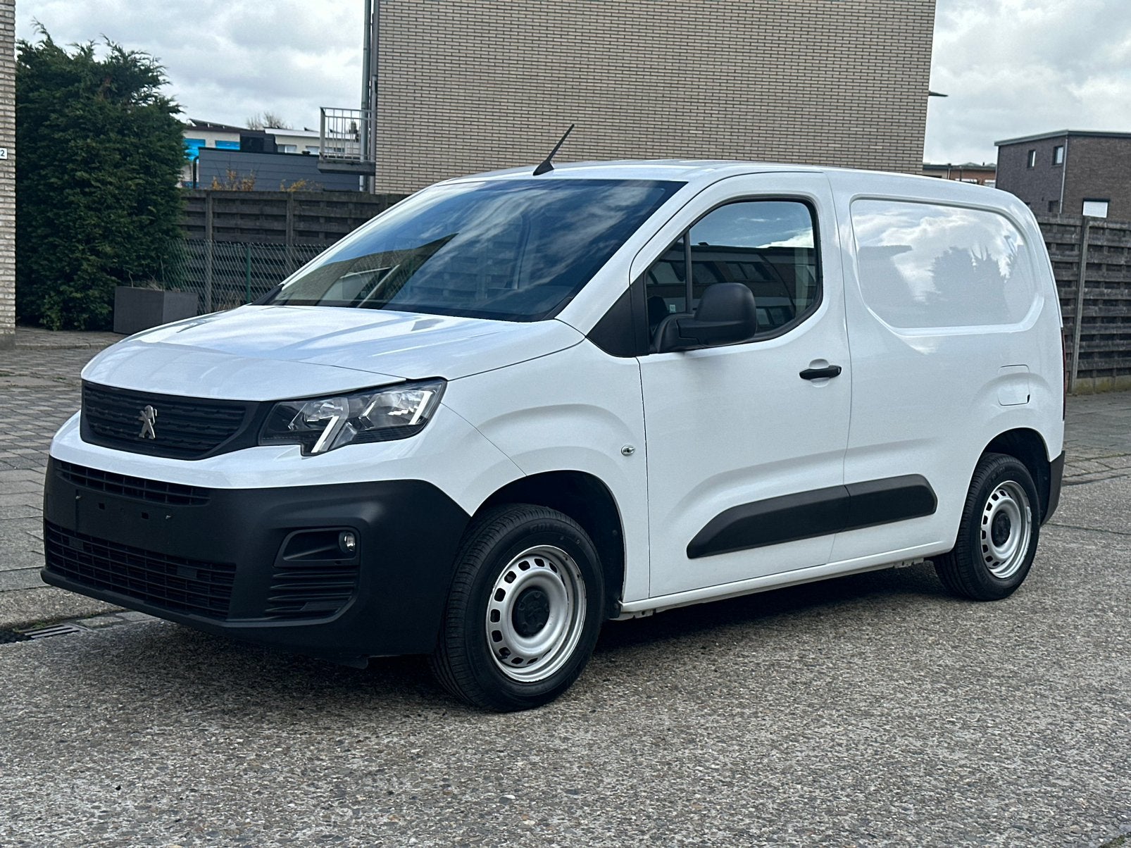Peugeot partner 1.5hdi 2019 102.000km - riem en onderhoud, Autos, Boîte manuelle, Diesel, Particulier, Blanc