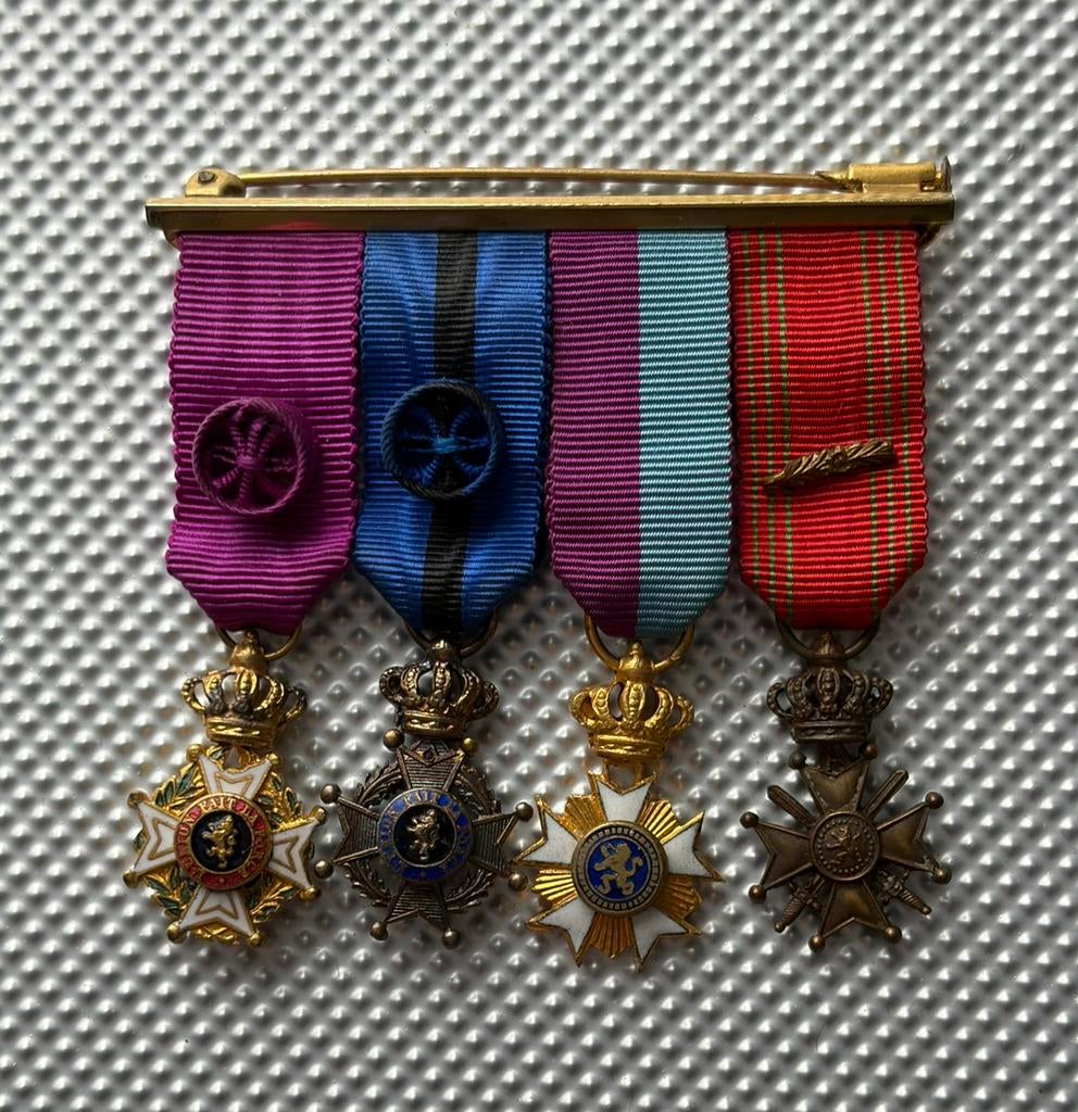 Ensemble de mini-médailles belges, Enlèvement ou Envoi, Armée de terre, Ruban, Médaille ou Ailes