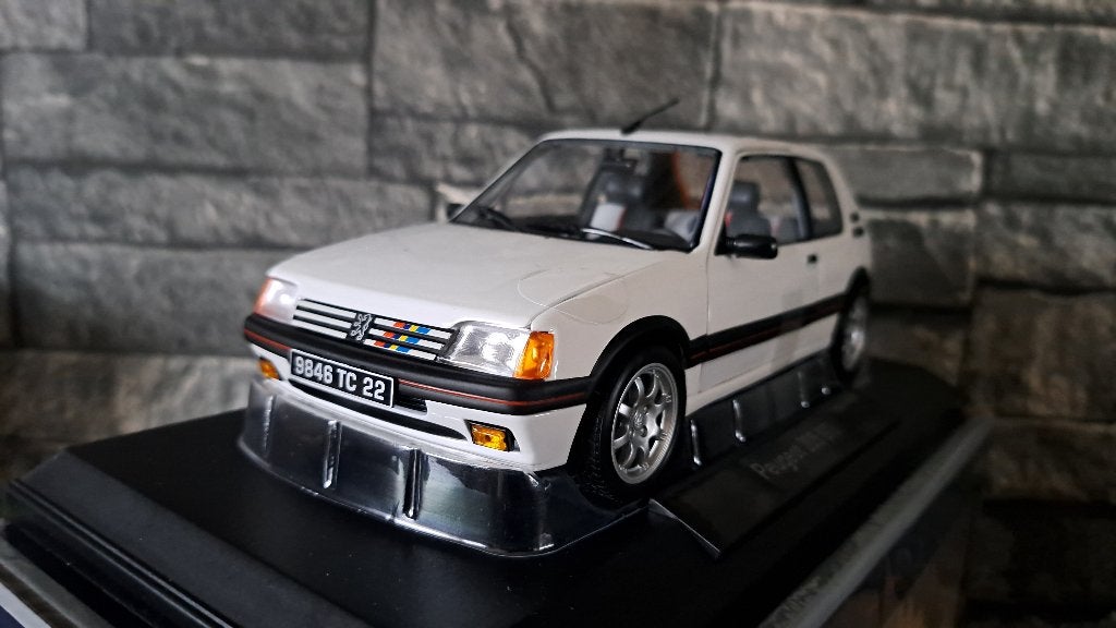Peugeot 205 GTI 1.9 1/18éme, Auto, Norev, Ophalen of Verzenden, Norev