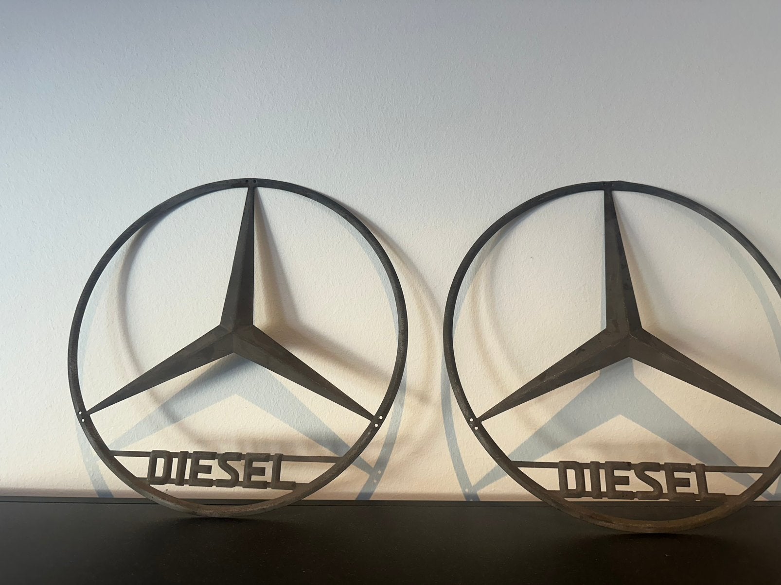 2 Prachtige Mercedes “diesel” logo’s, Ophalen of Verzenden