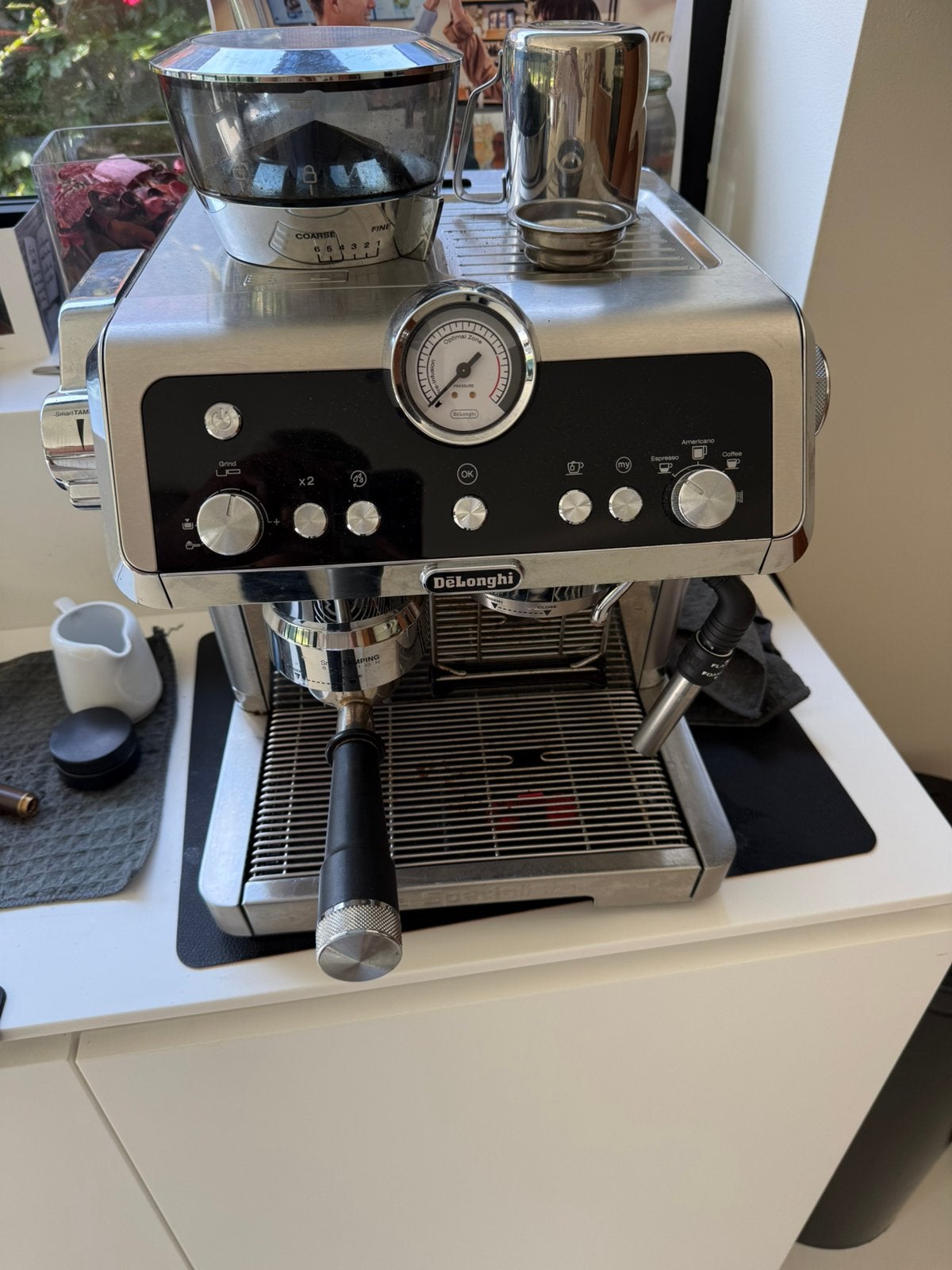 Delonghi espressomachine INCLUSIEF accessoires en ontkalker, Elektronische apparatuur, Ophalen, Zo goed als nieuw