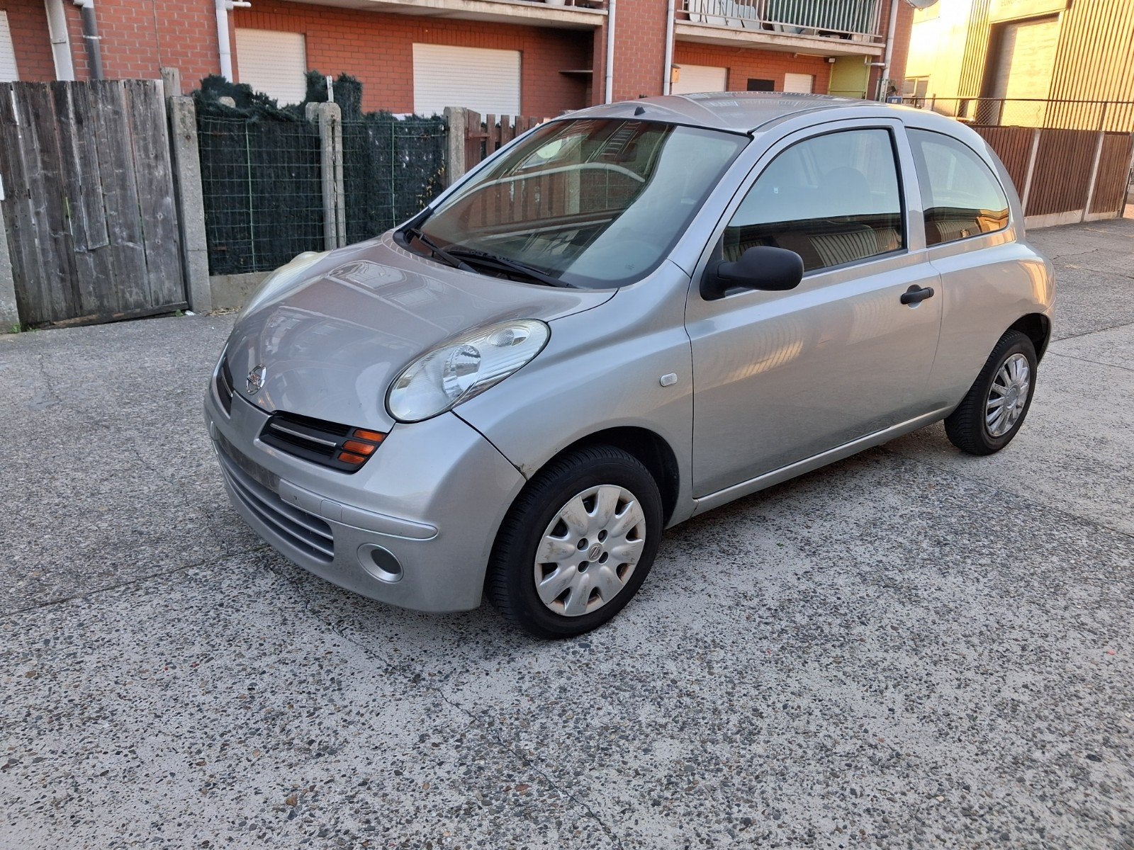 nissan micra gekeurd voor verkoop, Voorwielaandrijving, Stof, Zwart, 4 cilinders
