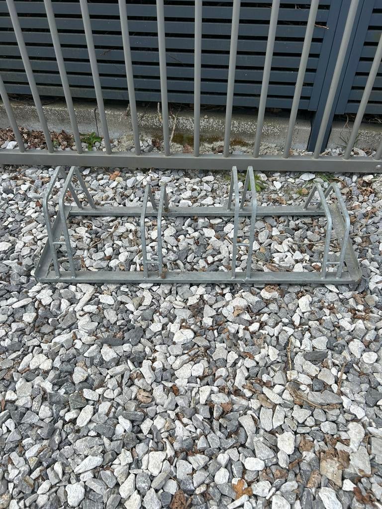 Range velo 114/40cm espace pneu 4,5cm, Enlèvement, Pneu