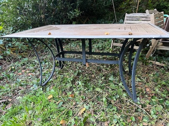 Teak tuintafel, metalen onderstel, Ophalen, Gebruikt, Rechthoekig, Teakhout