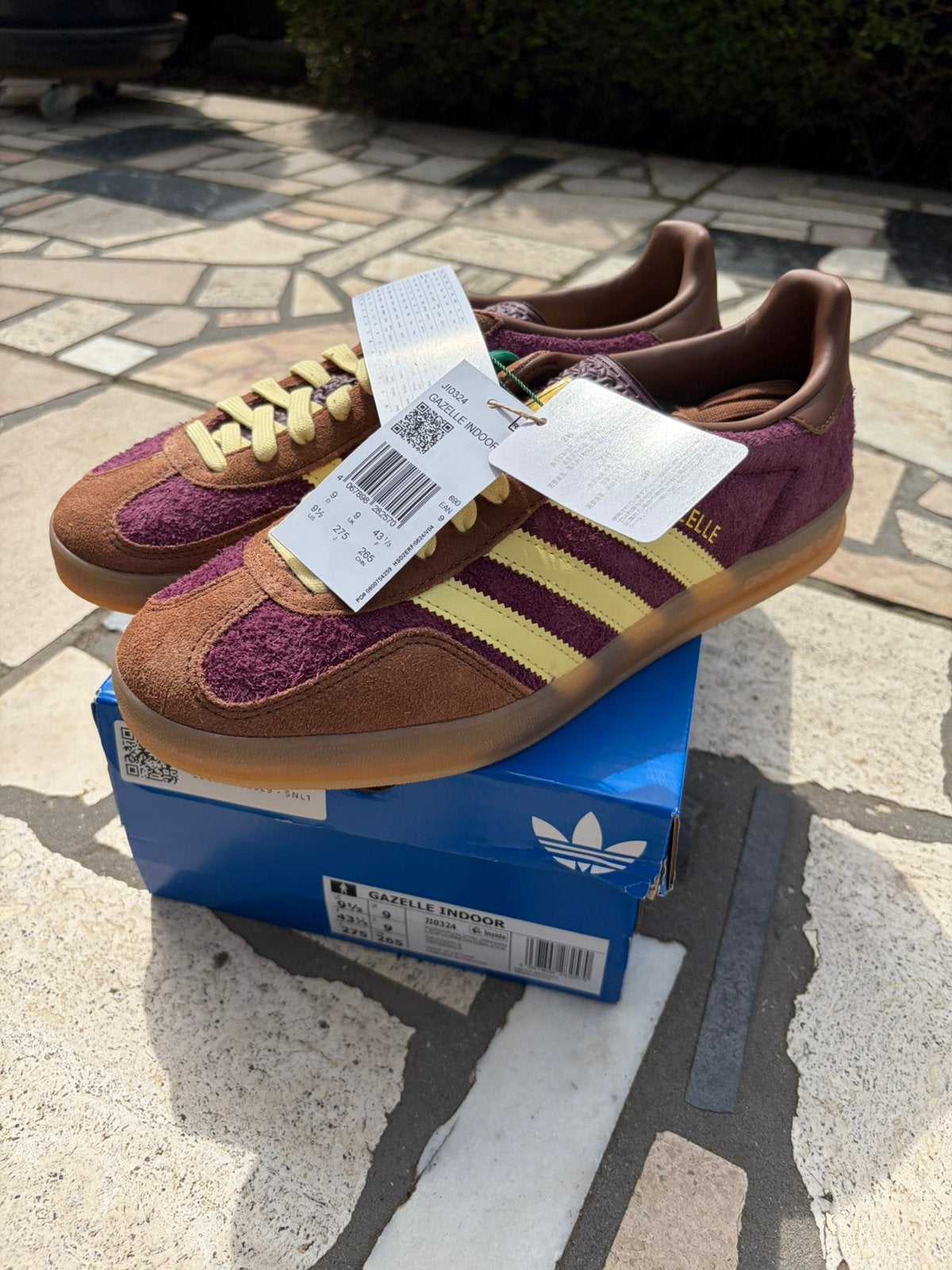 nieuwe Adidas Gazelle indoor Maroon/Almyel/prebrn UK9 - 43,5, Kleding | Heren, Schoenen, Overige kleuren, Nieuw, Ophalen of Verzenden