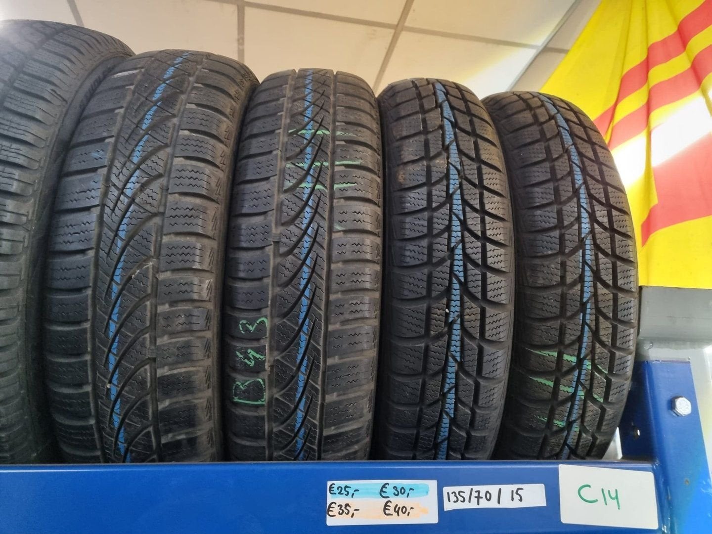 2x Hankook Winter I'Cept 135/70 R15 70T 135/70/15 1357015 (p, Gebruikt, 15 inch, -, -