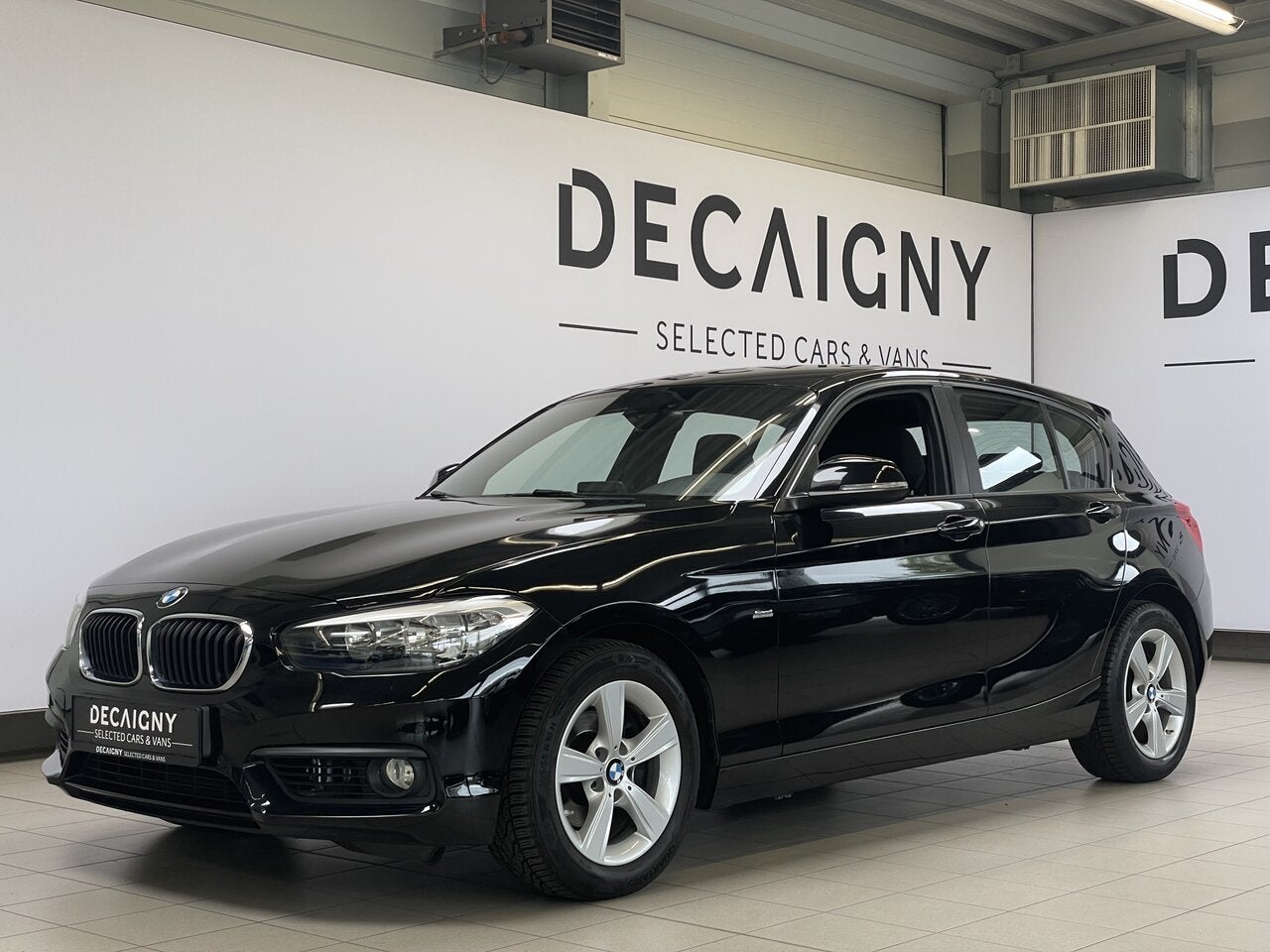 BMW 118 1.5i SportLine *Navigatie*Sensoren voor/achter, Auto's, 116 g/km, 1 Reeks, Zwart, Bedrijf