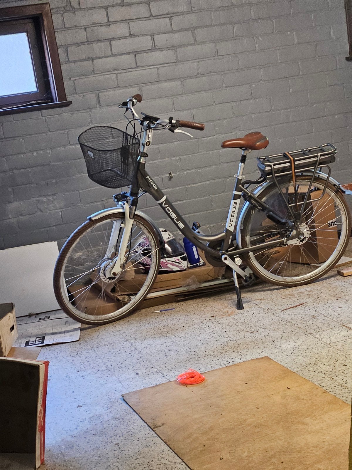 Vogue fiets elektrisch moet nagekeken worden, Fietsen en Brommers, Ophalen