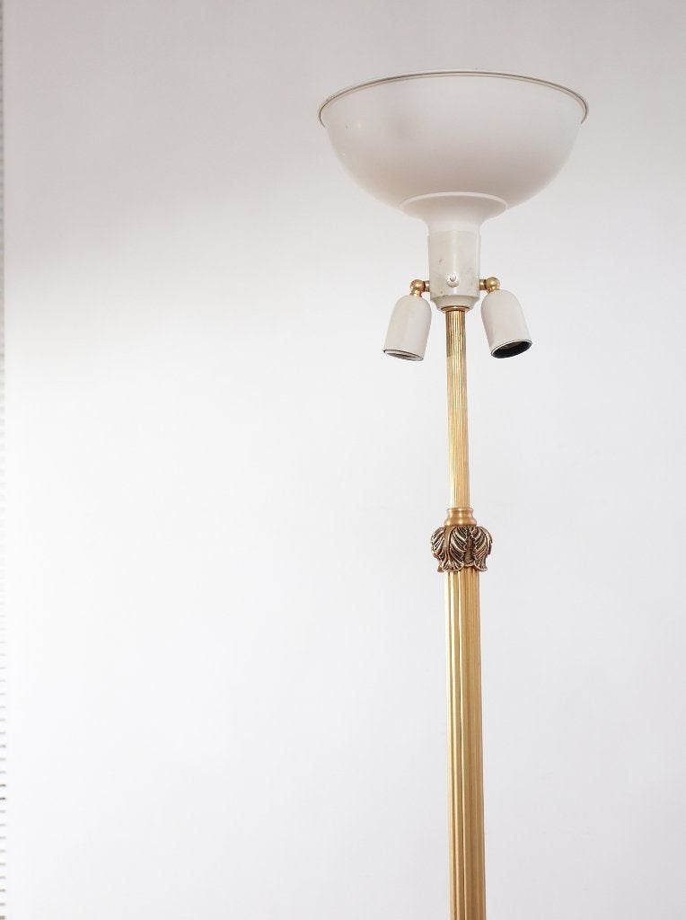 Franse messing staande lamp Empire stijl verguld jaren 50, Utilisé, Empire stijl, E14 (petit), Métal