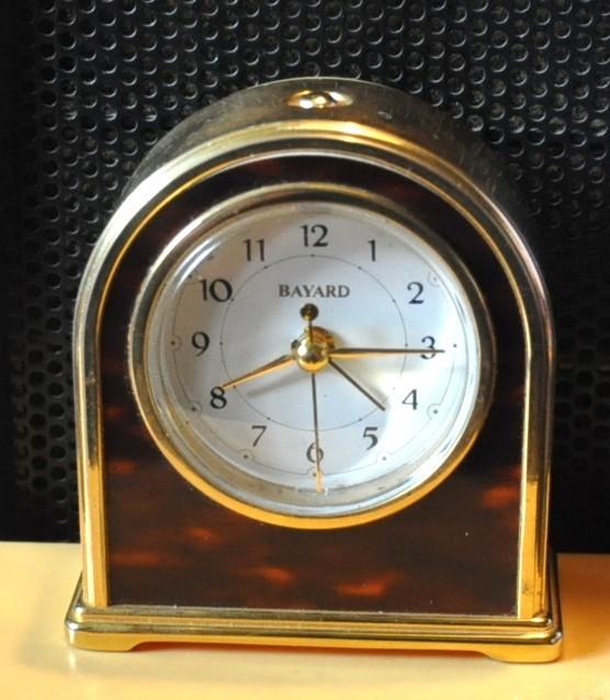 reveil bayard a quartz decor laiton marbré, Enlèvement ou Envoi, Comme neuf, Réveil ou Horloge