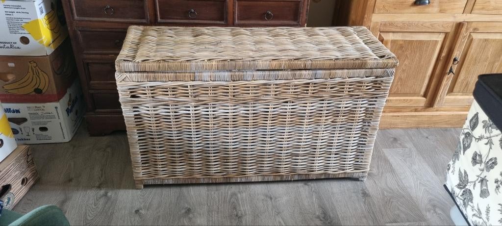 Rieten mand / kist / dekenkist, Huis en Inrichting, Ophalen
