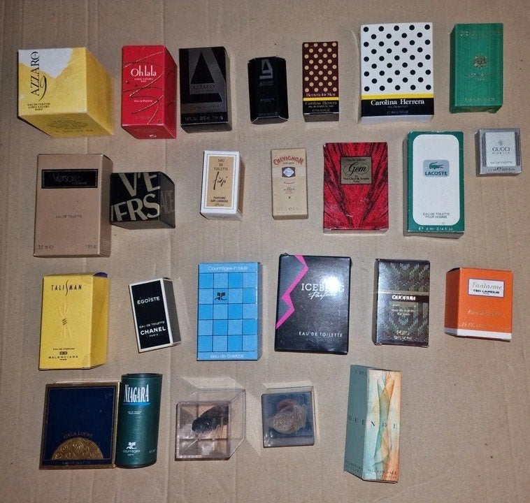 Lot de 25 Miniature de parfum pleine, Collections, Envoi, Comme neuf, Miniature, Plein