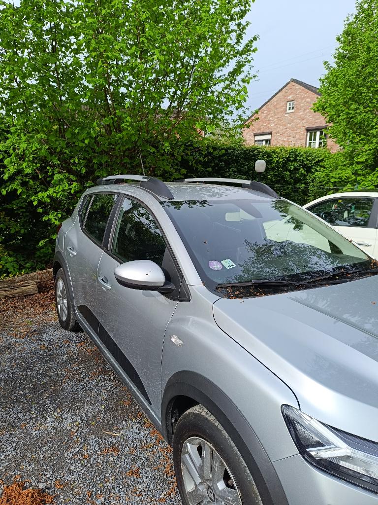 Vends superbe dacia cause décés, Voorwielaandrijving, 4 deurs, Stof, 67 kW