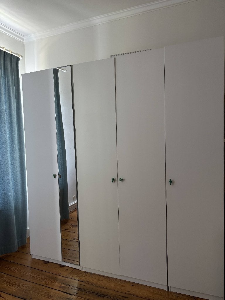 IKEA PAX witte kledingkast - 225 cm met spiegel + beslag, Ophalen, 200 cm of meer, 200 cm of meer, 50 tot 75 cm