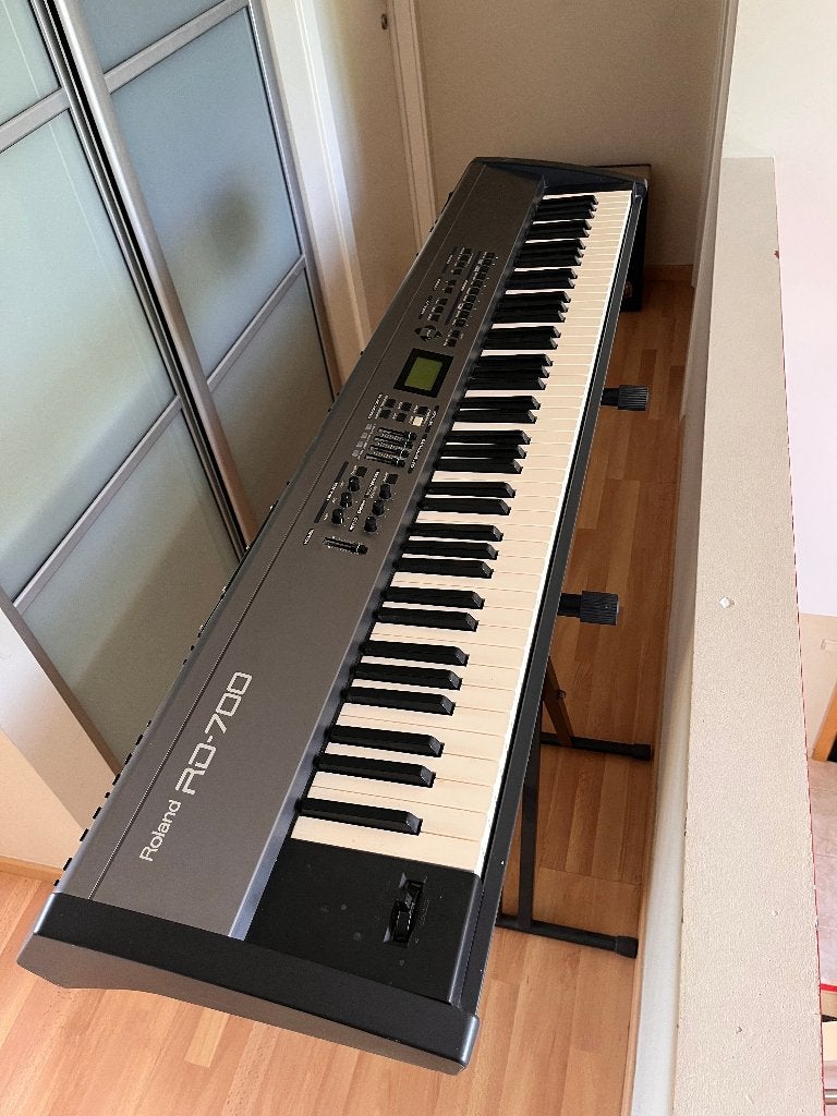 Roland RD700 stage piano, Muziek en Instrumenten, Ophalen, Gebruikt, 88 toetsen, Roland