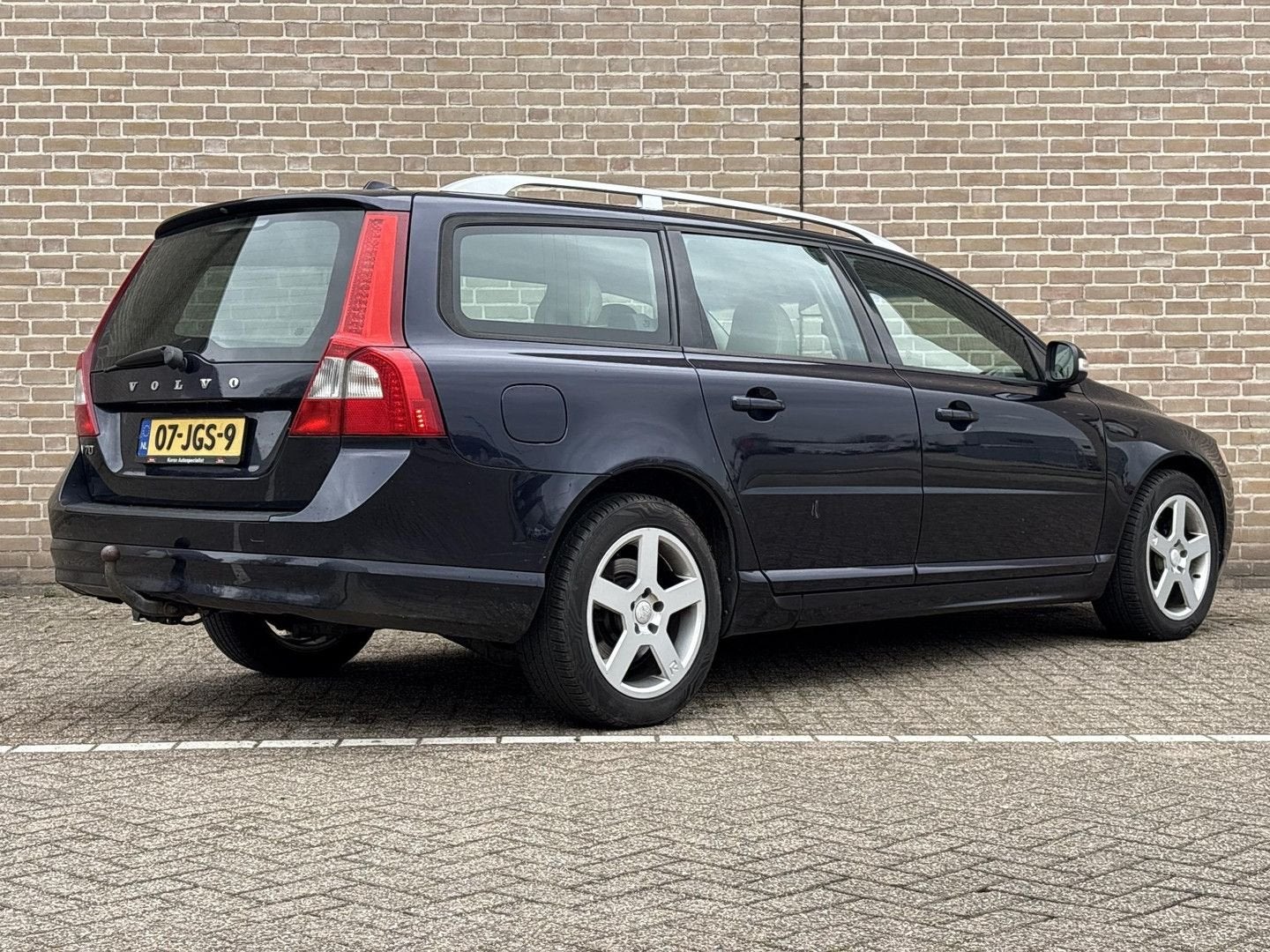 Volvo V70 2.4D Momentum | Leder | Climate | Cruise | PDC | T, Auto's, Volvo, Parkeersensor, Blauw, V70, 172 g/km