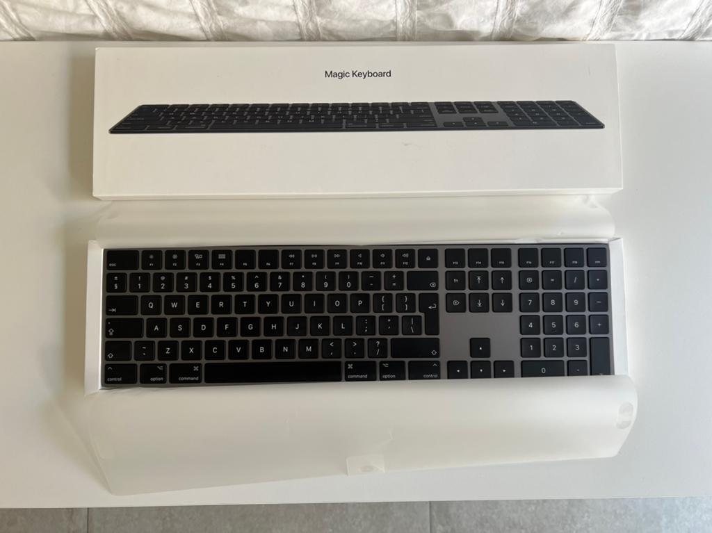 Apple Magic Keyboard space grey, Computers en Software, Toetsenborden, Ophalen, Nieuw, Draadloos, Qwerty