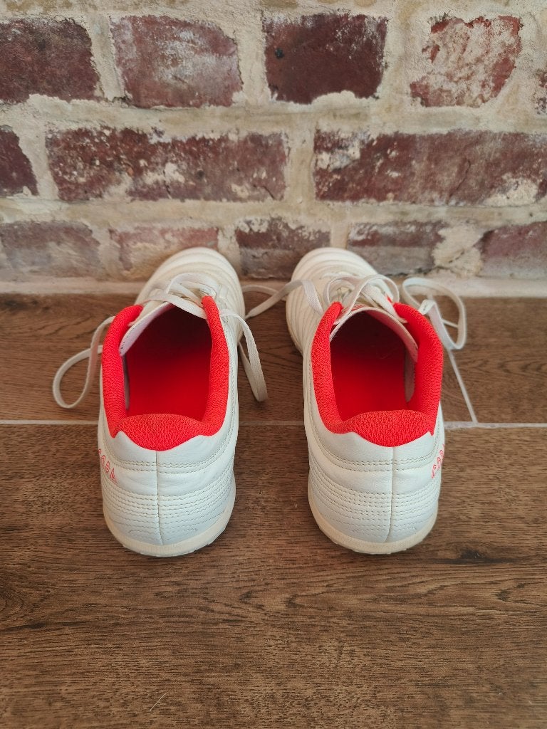 Chaussures Adidas blanches (Football) - Taille 43 1/3, Comme neuf, Enlèvement, Adidas, Chaussures de sport