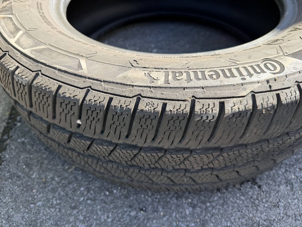 Winter autobanden 2x Continental 205/65 R16 C, Auto-onderdelen, Banden en Velgen, Ophalen, 16 inch, Band(en), Bestelwagen