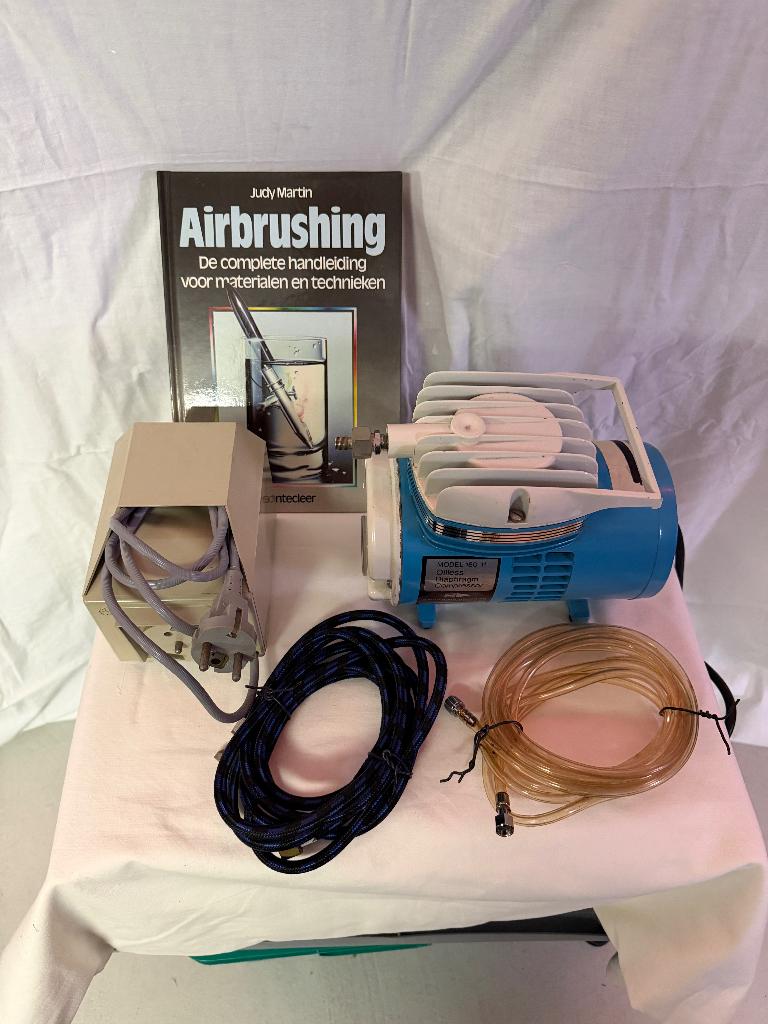Airbrush compleet, Ophalen