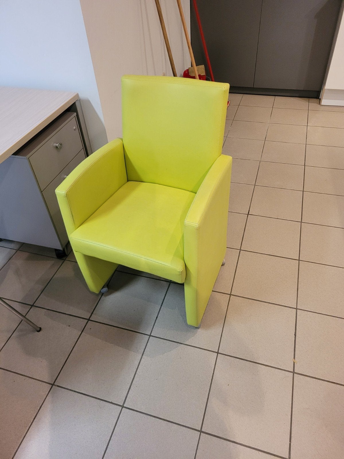 Fauteuil op wieltjes, Huis en Inrichting, Ophalen