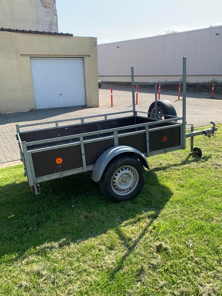 Voledig vernieuwde aanhangwagen, Ophalen, Zo goed als nieuw