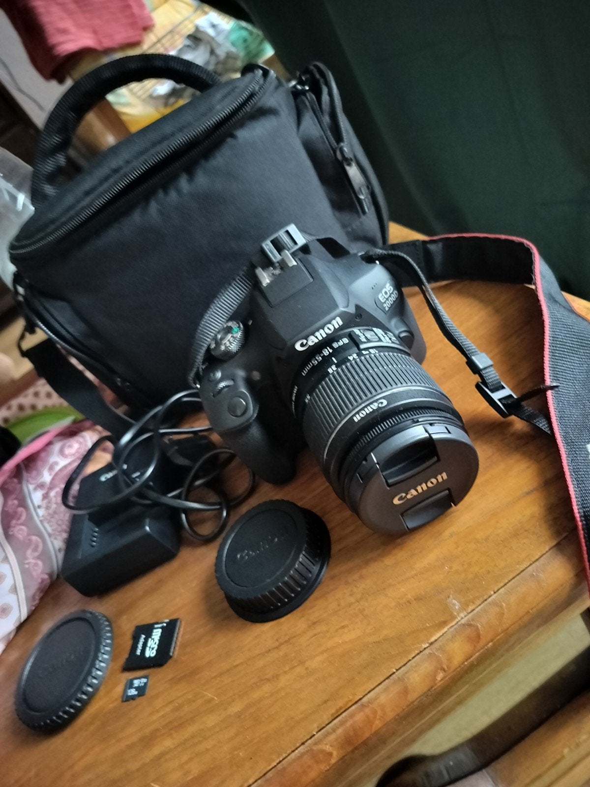 Canon EOS 2000D + objectif (18-55) + carte SD + sacoche, Enlèvement, Canon