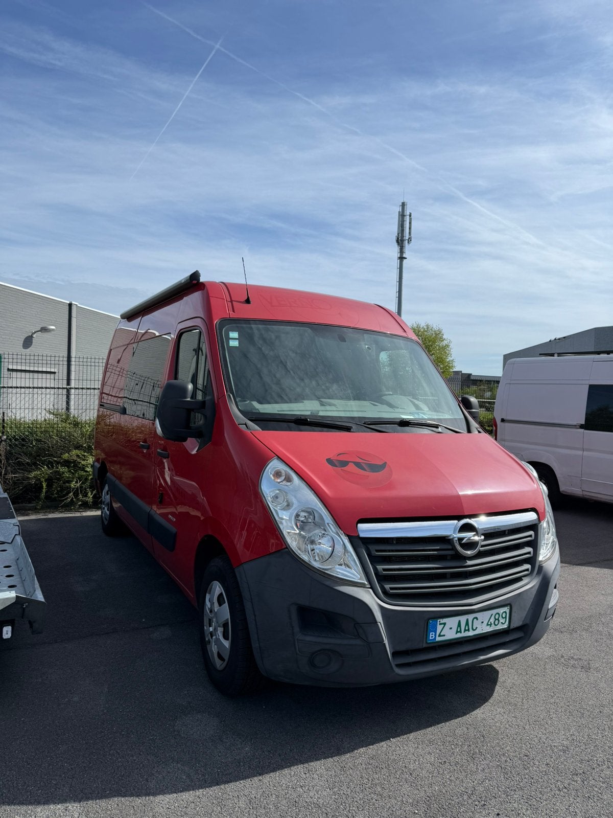 Campervan met alle comfort en weinig kms!, Bedrijf, Diesel, Koelkast