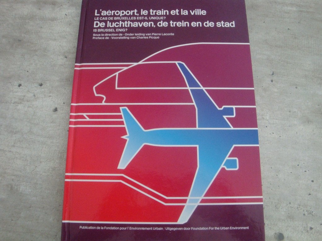 DE LUCHTHAVEN, DE TREIN EN DE STAD -IS BRUSSEL ENIG ?, Ophalen of Verzenden, Gelezen
