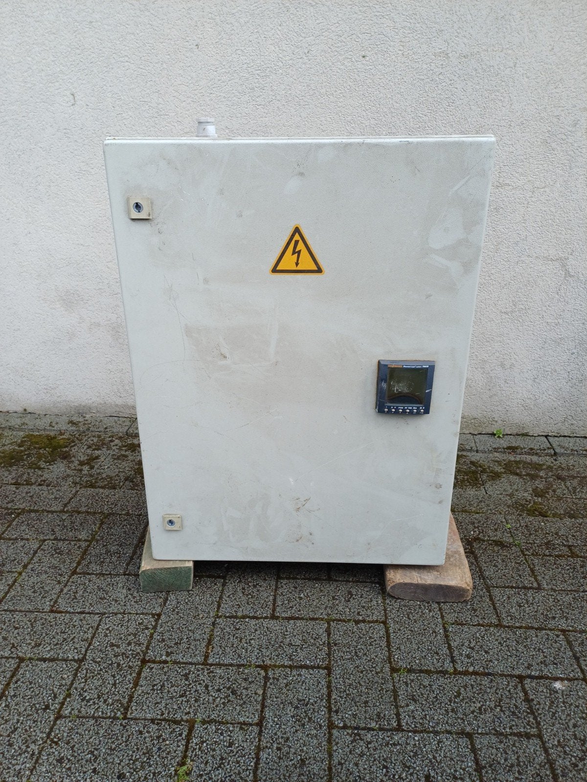 Metalen elektriciteitkast, Ophalen