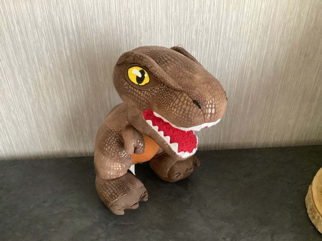 Personnage dinosaure en peluche Jurassic World (18 cm), Brun, Enlèvement ou Envoi, Overige karakters, Autres marques