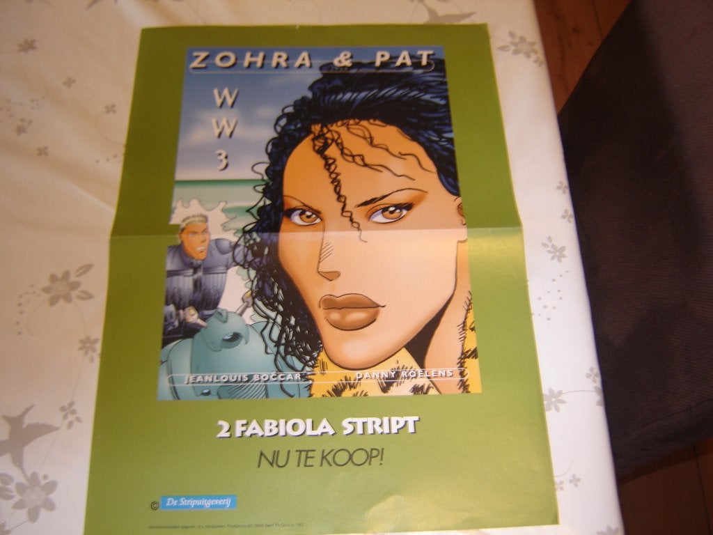 Raamposter Zohra & Pat - 2 Fabiola stript., Ophalen of Verzenden, Overige figuren, Zo goed als nieuw, Plaatje, Poster of Sticker