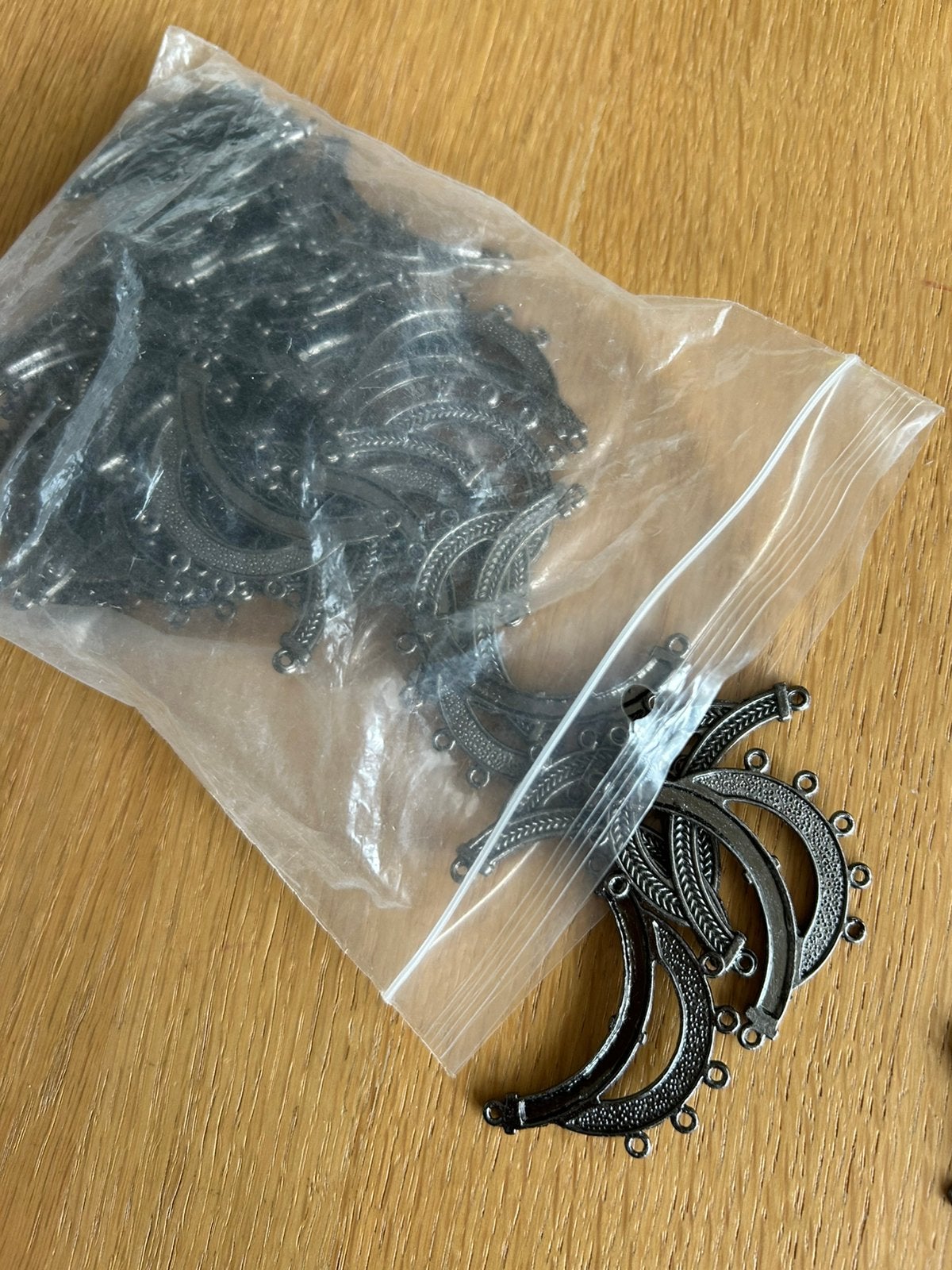 Matériel fabrication de bijoux  (attaches, chaînes, etc), Enlèvement, Comme neuf, Autres types