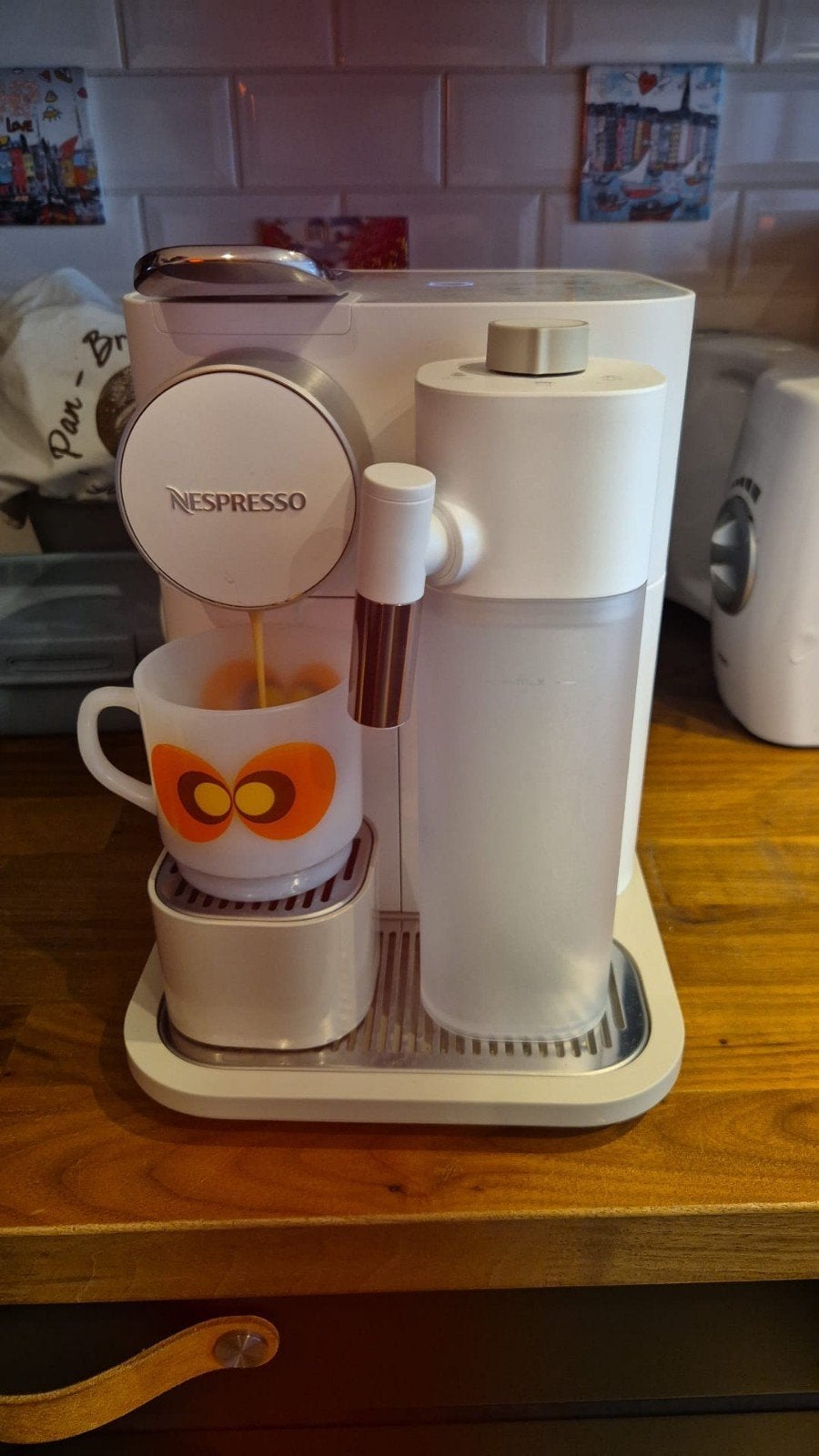 De’Longhi Lattissima One, Machine à espresso, Réservoir d'eau amovible, Dosettes et capsules de café, Comme neuf